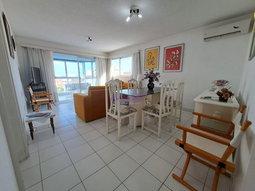 Alquiler Temporario Apartamento 2 Dormitorios Y Medio En Península, Punta Del Este.