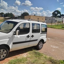 Imagem 1 de 6 de Fiat Doblo 2012 1.4 Attractive Flex 5p