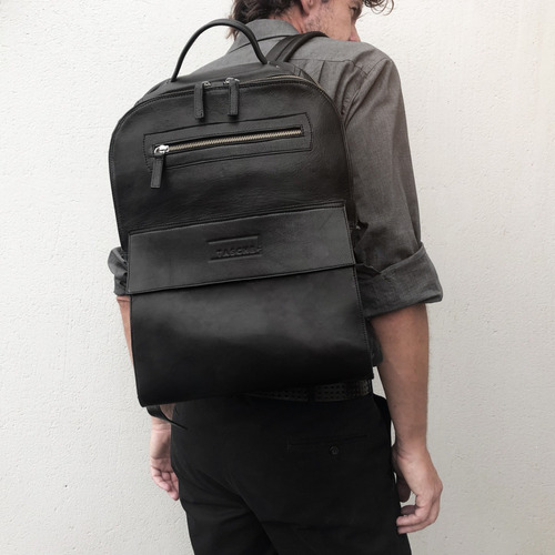 Mochila Cuero Vacuno Legítimo. Porta Notebook. Puerto Usb Color Negro