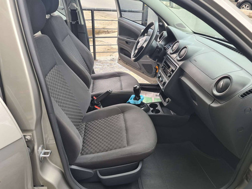 Imagem 8 de 9 de Volkswagen Voyage 1.6 Mi Comfortline 8v Flex 4p Manual