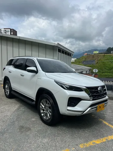 Toyota Fortuner 2.4 Diésel Srv 4X2