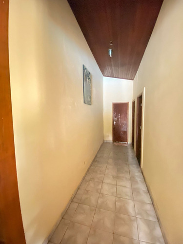 Chácara Em Porangaba Com 20 Mil Metros Quadrados Com Piscina De 10 Metros Por 5, Rio Com Água Limpa, Poço Artesiano, Duas Casas , Canil, Galinheiro, Plantação De Frutas, Documento Em Ordem.