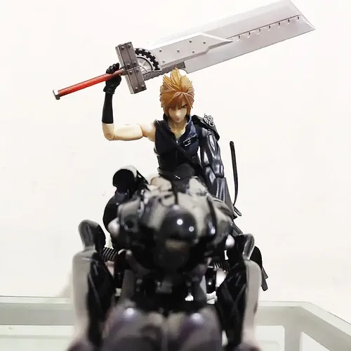 Cloud Strife & Fenrir Ff Vii Advent Children Play Arts
