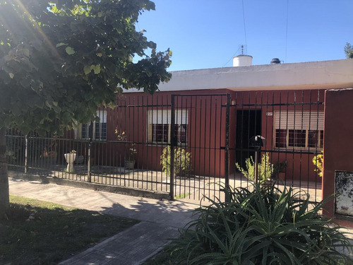 Imagen 2 de 16 de Casa - Ituzaingó Norte Venta Casa 4 Amb Amplios Sobre Lote En Esquina