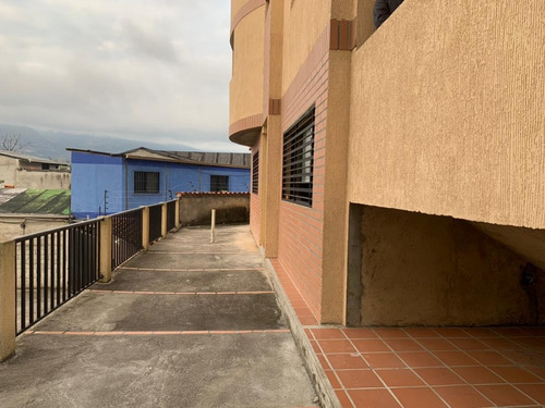 Imagen 10 de 11 de Se Vende Apartamento Semi Amoblado En La Machiri. Kr