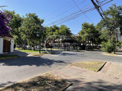 Sitio En Venta En Ñuñoa, Se Puede Construir Hasta 5 Pisos