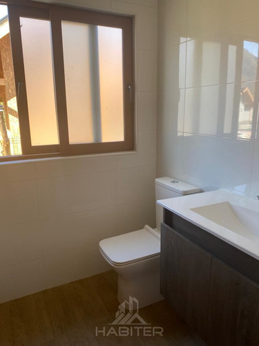 Casa En Venta De 4 Dorm. En Pucón