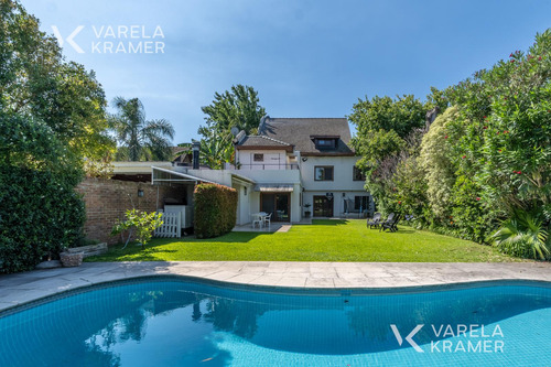 Casa En Venta En Martínez