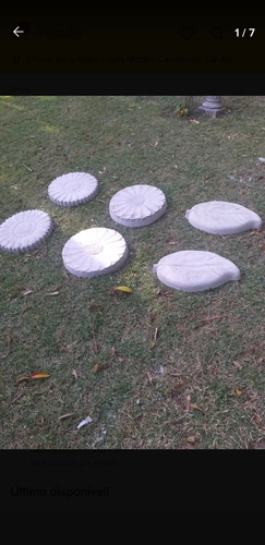 Lote De Pisantes Em Cimento Jardim Modelo Flor Com 20 Peças