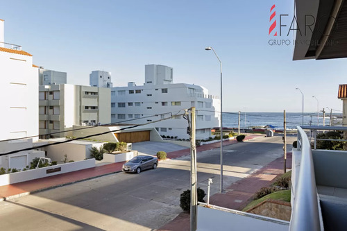 Punta Del Este, Península, Departamento De 2 Dormitorios Con Piscina, Terraza Y Cochera.