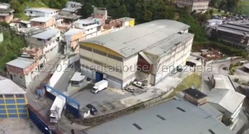 Local Comercial De 900 M2 Ubicado En La Zona Industrial De San Antonio