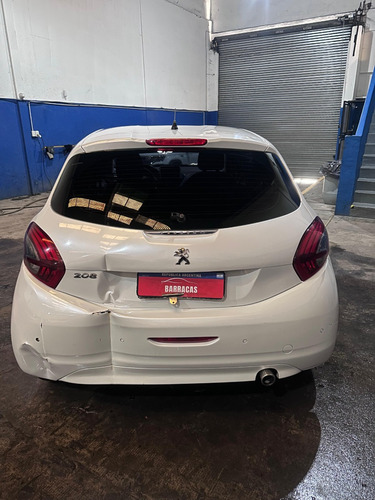 Peugeot 208 Allure 1.6 115 Inundado