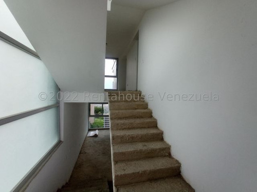 Imagen 8 de 21 de Espectacular Townhouse En Obra Gris Con Vista Al Avila Ubicado En Alto Hatillo 22-21661