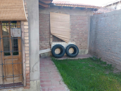 Alquiler Casa Barrio Soberania Nacional, Tres Ambientes.