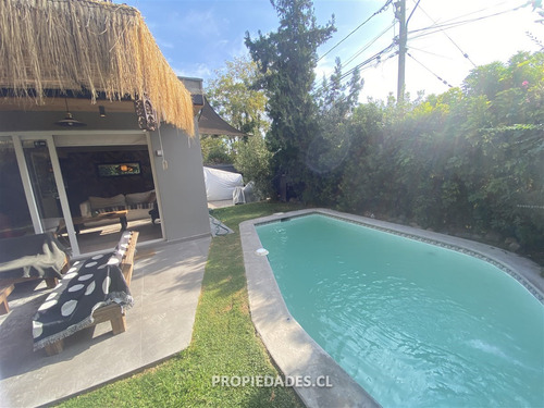 Casa En Venta De 3 Dorm. En Las Condes