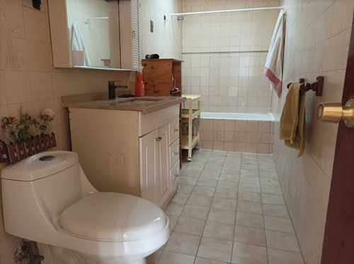 Casa En Venta. Villa Santa Carolina, Macul (107798)