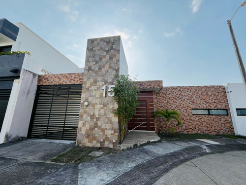 Casa En Venta En Veracruz De 1 Nivel Fracc. Las Palmas. Medellín. Ver.