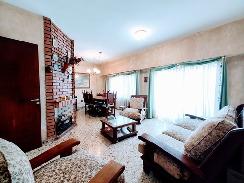 Casa Con Parque, Local Y Cochera En Quilmes