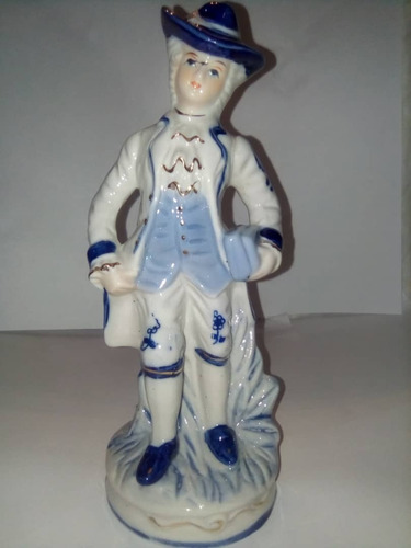 Antigua Figura De Porcelana Caballero Pintada De Azul Con De
