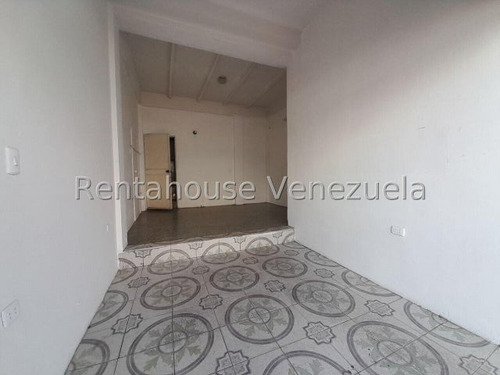 Local Comercial En Alquiler En Barquisimeto Zona Centro Posee 30m2 Con Santamaria Y Todo Lo Basico! Cod 25 6543 Comunicate Soy Gabi Irastorza