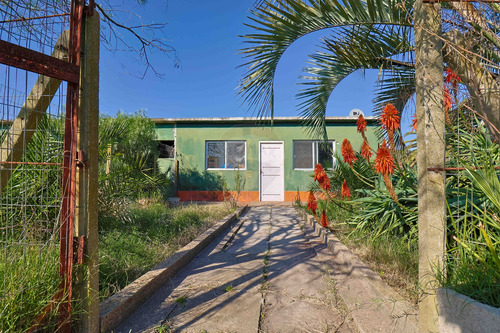 Venta De Quinta Con Casa, Montevideo, 3,7 Hect.