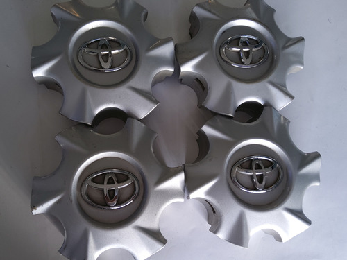 Centros De Rin Para Toyota Hilux 2012-2015 Originales 