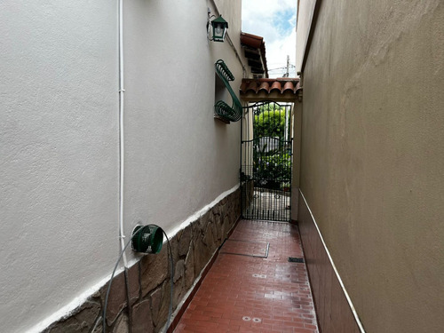 Venta Casa 4 Ambientes En Bernal