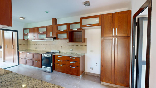 Venta Casa 4 Dormitorios 4 Baños / Pileta B. Jardin Claret