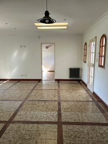 Venta Casa 4 Dormitorios Centro Sudeste Con Cochera