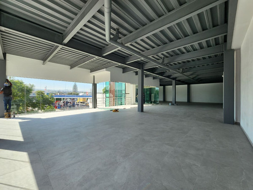 Local En Renta En Planta Alta En Plaza Comercial, A Un Lado Del Mercado Escobedo
