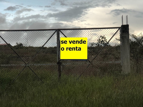 Renta A Orilla De Carretera Con Excelente Frente Y Superficie
