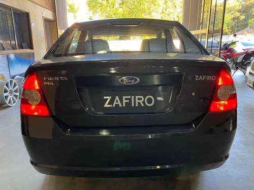 Ford Fiesta Max Ambiente Plus - Año 2010