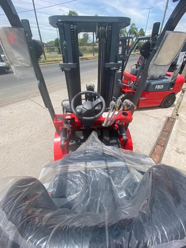 Imagen 5 de 9 de Autoelevador Isuzu Maquinarias 2500 Kg 0 Km