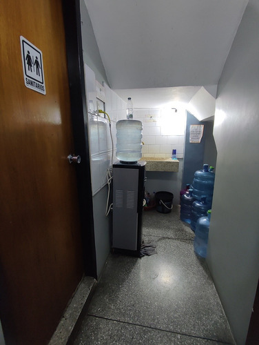 Se Venden 2 Locales Comerciales En La Avenida Bolívar Sur ( Av. Las Ferias) En El Edificio Impera . Minerva K