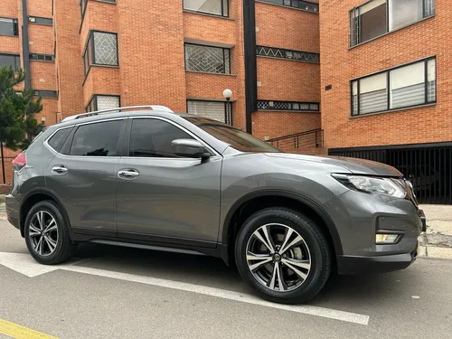 Nissan Xtrail T-32 exclusive 2.5 AT 4x2 7 puestos