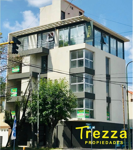 Imagen 1 de 14 de Semipiso De 55 M2 Al Frente Con Balcon Y Cochera