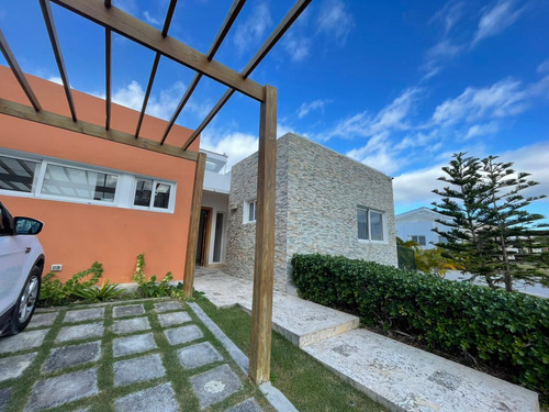 Vendo Villa En Vista Cana, Oasis Del Lago Luz