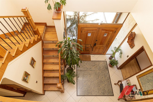Casa En Arriendo De 5 Dorm. En Concón