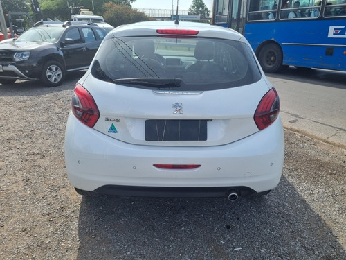 Imagen 11 de 18 de Peugeot 208 2016 1.6 Feline