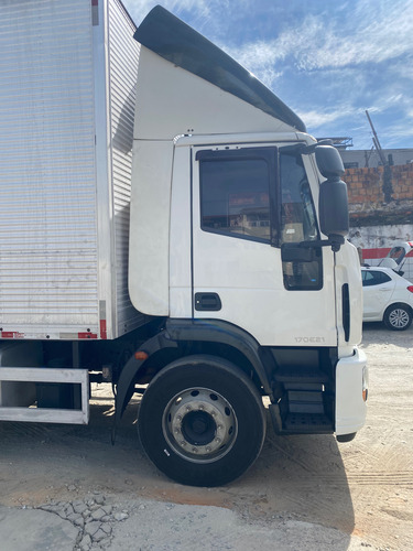 Iveco Tector 170e21 4x2 - 2020 Com Baú