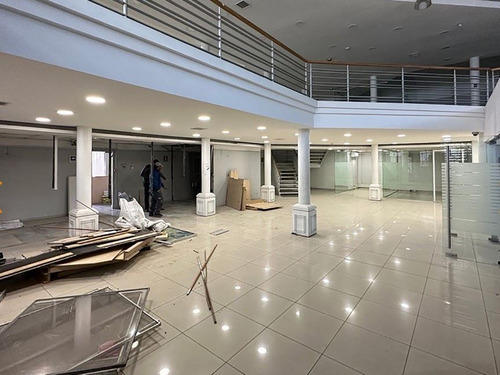 Local En Arriendo San Diego Con Ñuble 1.000m2