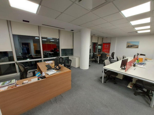 Imagen 2 de 12 de Excelente Oficina En Juan Carlos Cruz Al 2300 De 192 M2 Cubiertos