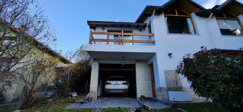 Casa En Venta - 4 Dormitorios 2 Baños - Cochera - 1.008mts2 - San Carlos De Bariloche