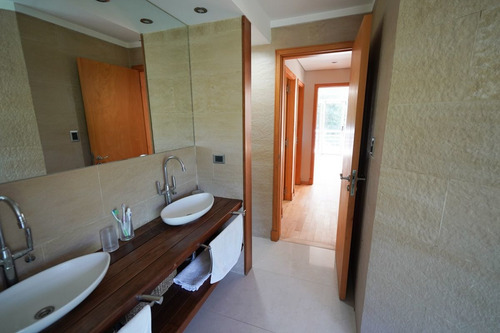 Imagen 25 de 30 de Venta Casa, 5 Amb. Pileta, Parque B Cerrado Casco Leloir