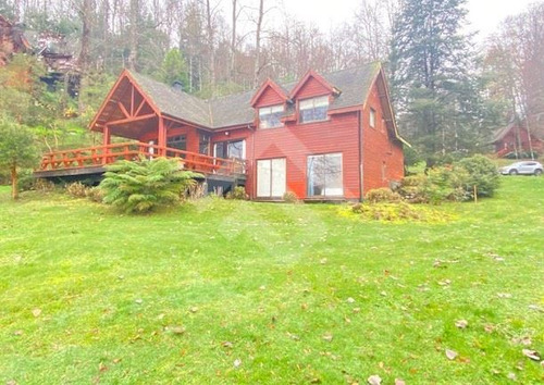 Casa En Venta De 6 Dorm. En Panguipulli