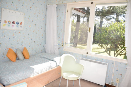 Casa En Country, 4 Dormitorios *- Ref: 3163