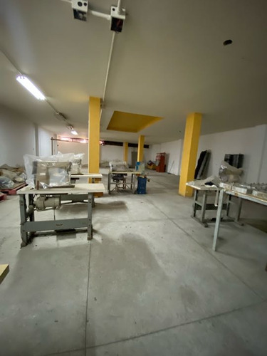 Imagen 4 de 15 de Alquilo Edificio 1.054m2 Catia 8383