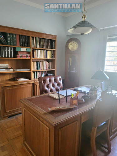 Excelente Propiedad Sobre Dos Lotes En La Mejor Zona Residencial De Ramos Mejía.
