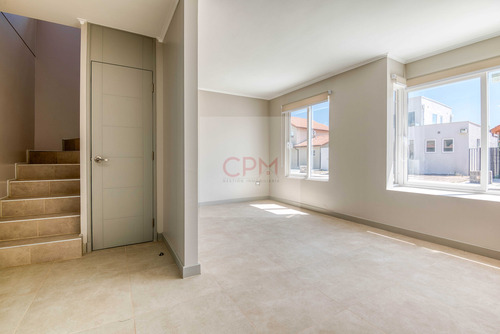 Se Arrienda Gran Casa De 3d-3b Estacionamient (73513)