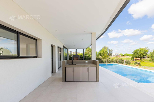 Imagen 15 de 30 de Casa En Venta A La Laguna En Canton Norte- Maroto Propiedades-